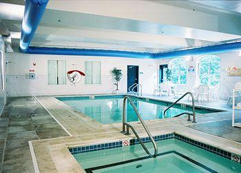 Country & By Radisson, 3* Brockton