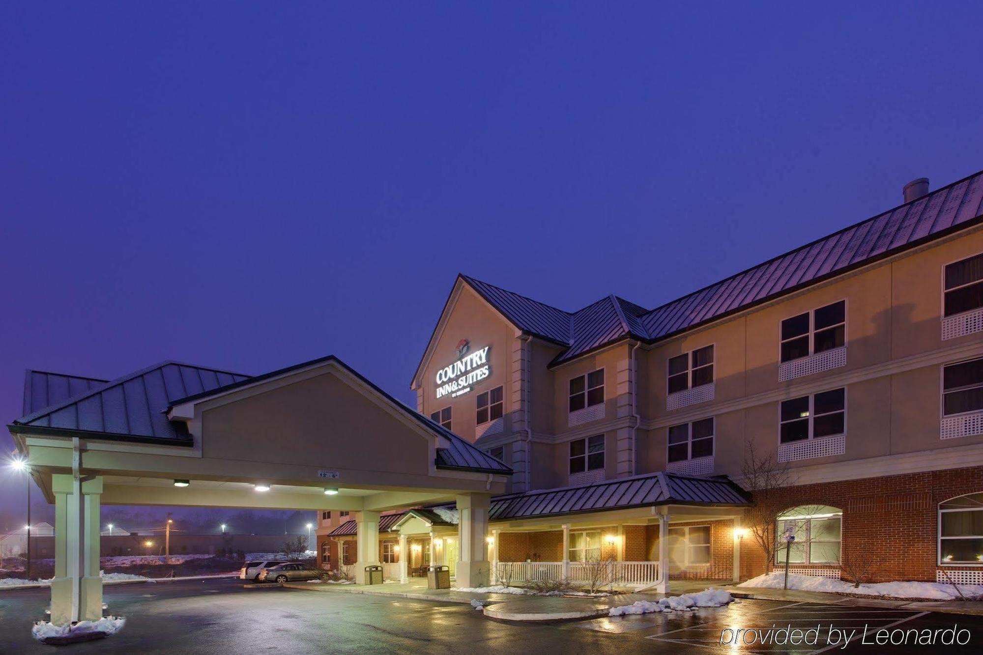 Country & By Radisson, Hotel