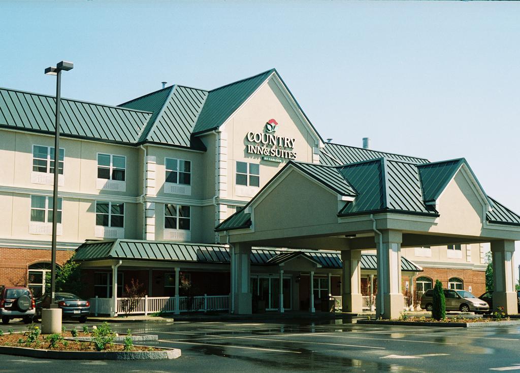 Country & By Radisson, 3* Brockton