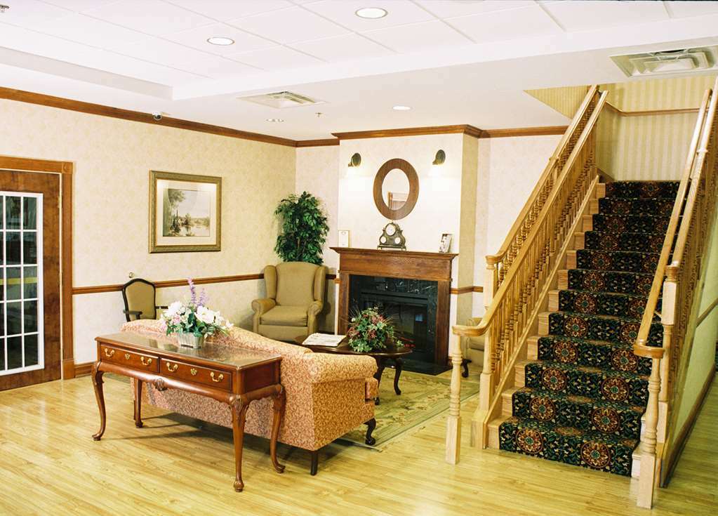 Country & By Radisson, 3* Brockton